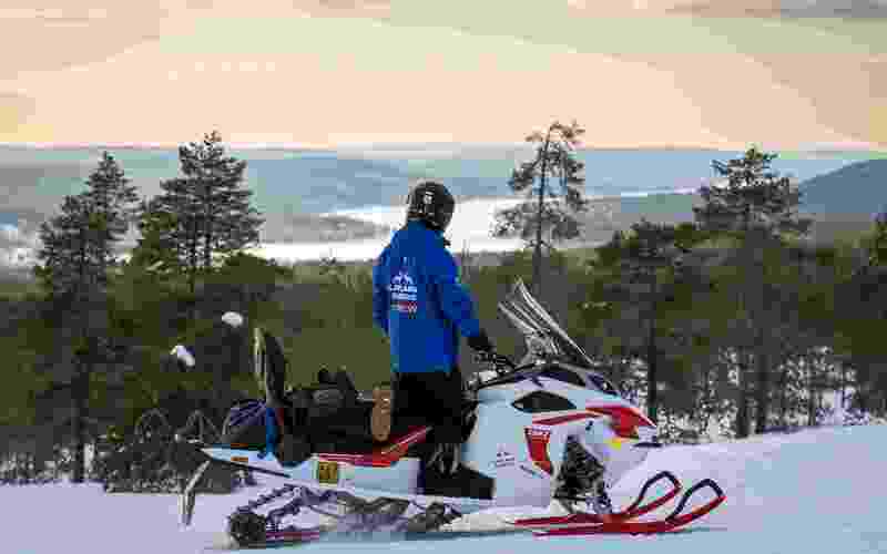 Snowmobile safari 2 h