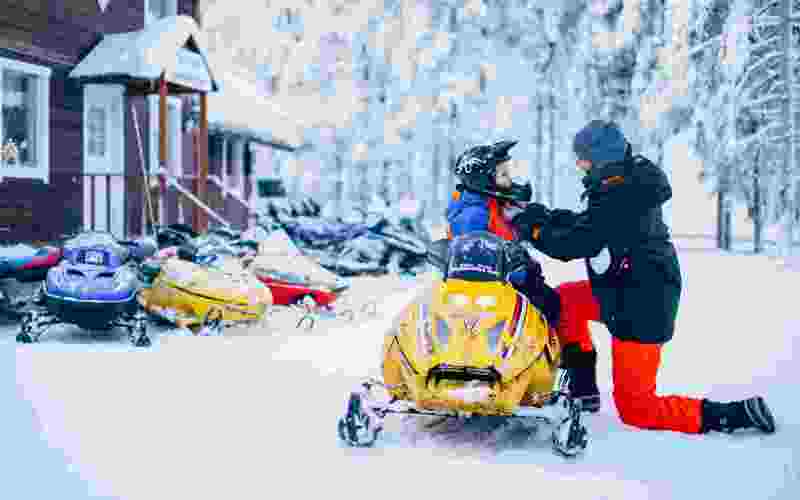 Family snowmobile safari 2 h