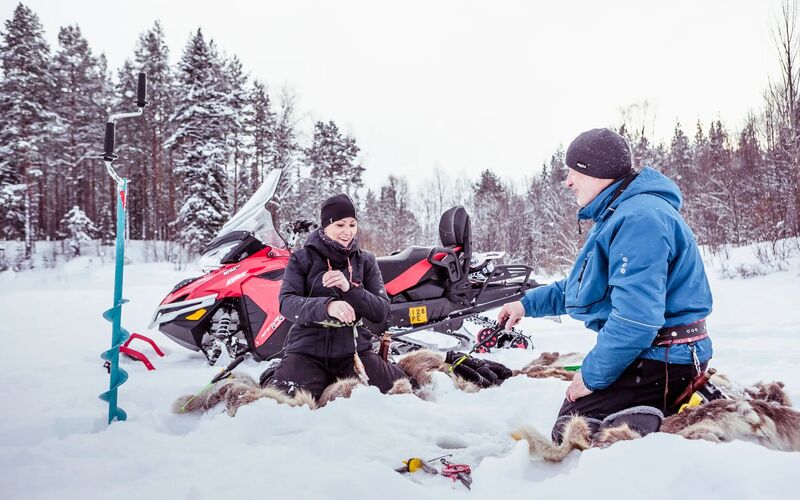 雪地摩托冰钓体验