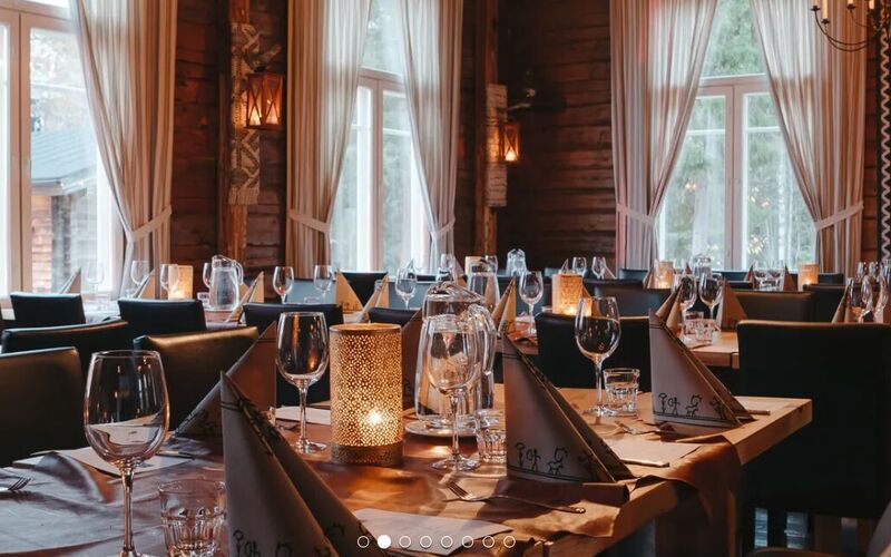 Christmas dinner with elves at Poropirtti