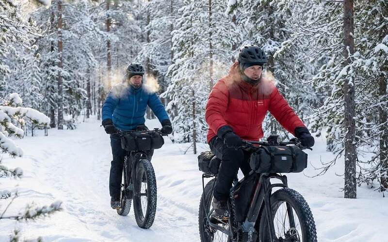 Winter adventure with electric bikes